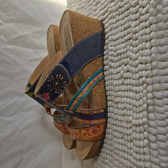 L'Artiste by Spring Step Blue Floral Leather Swan Wedge Sandals - Picture 3 of 8